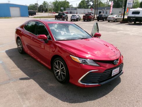 Used 2023 Toyota Camry XLE FWD image 15