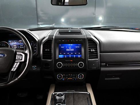 Used 2020 Ford Expedition Limited image 18