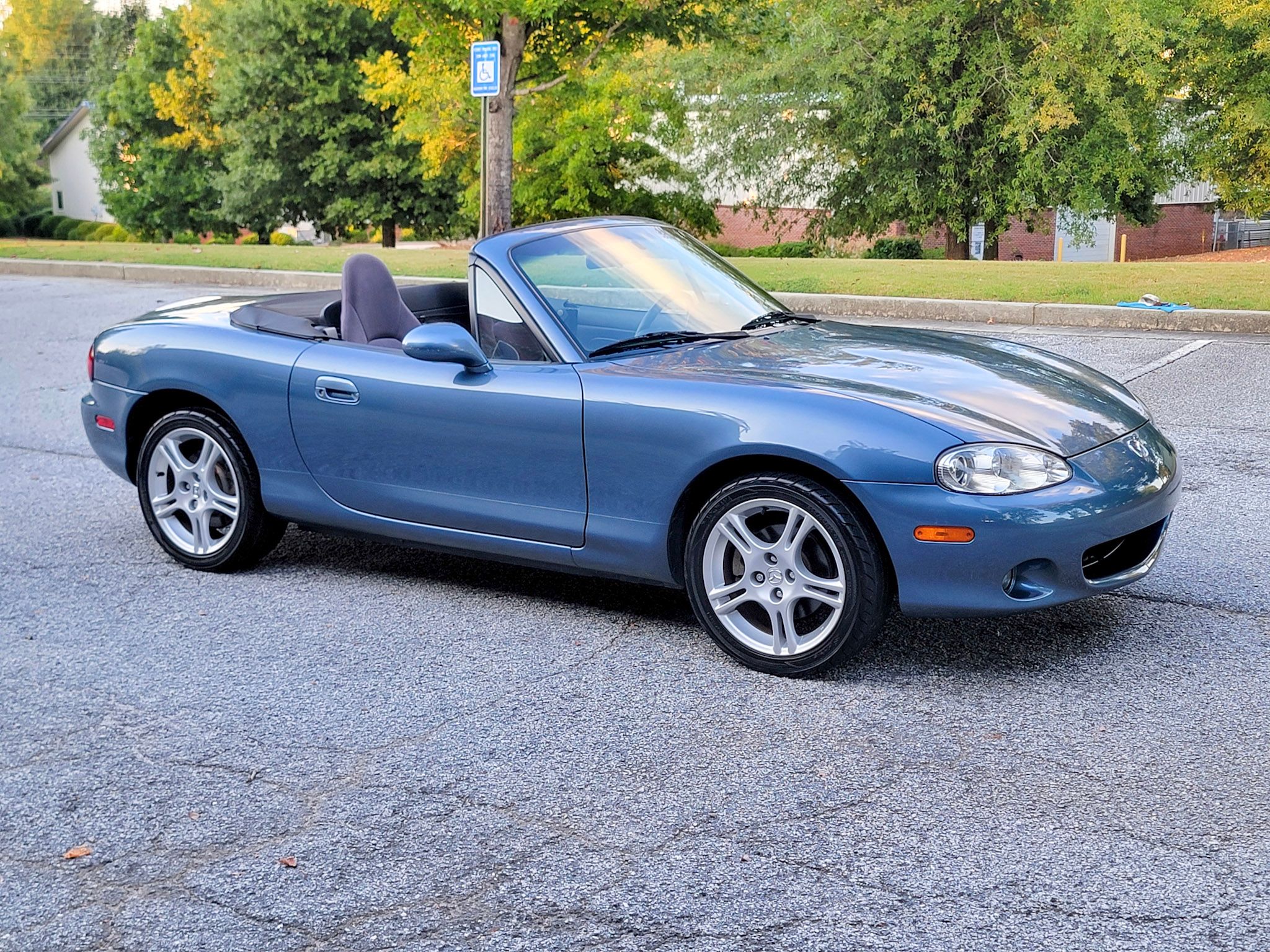 Used 2005 MAZDA MX-5 Miata UNAVAIL RWD image 6