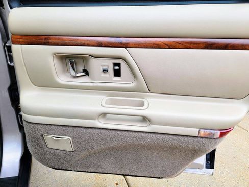 Used 1997 Oldsmobile 88 LSS FWD image 20