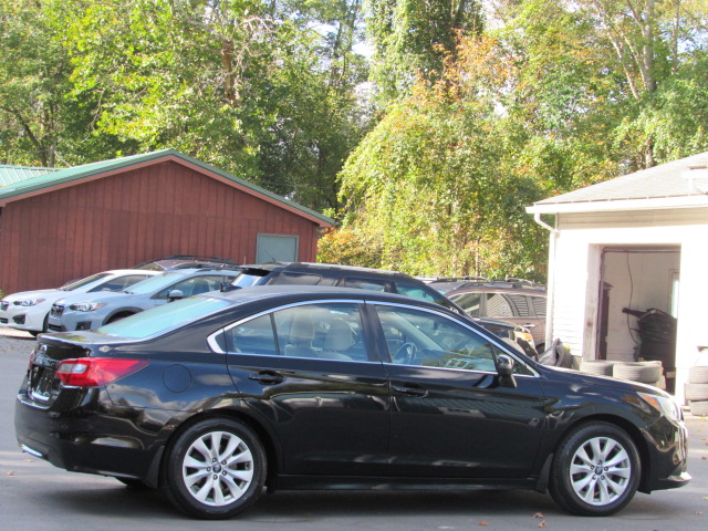 Used 2017 Subaru Legacy 2.5i Premium AWD/4WD image 10