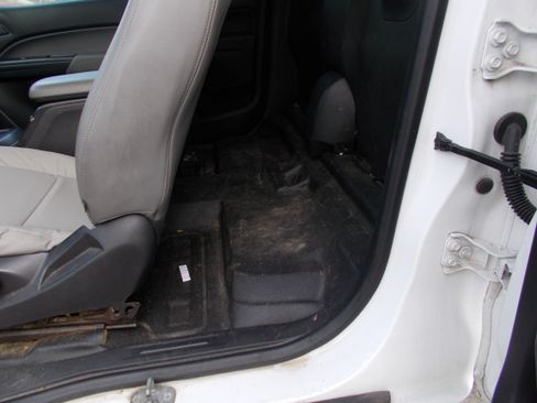 Used 2015 Chevrolet Colorado W/T image 9