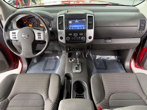 Used 2020 Nissan Frontier SV image 9