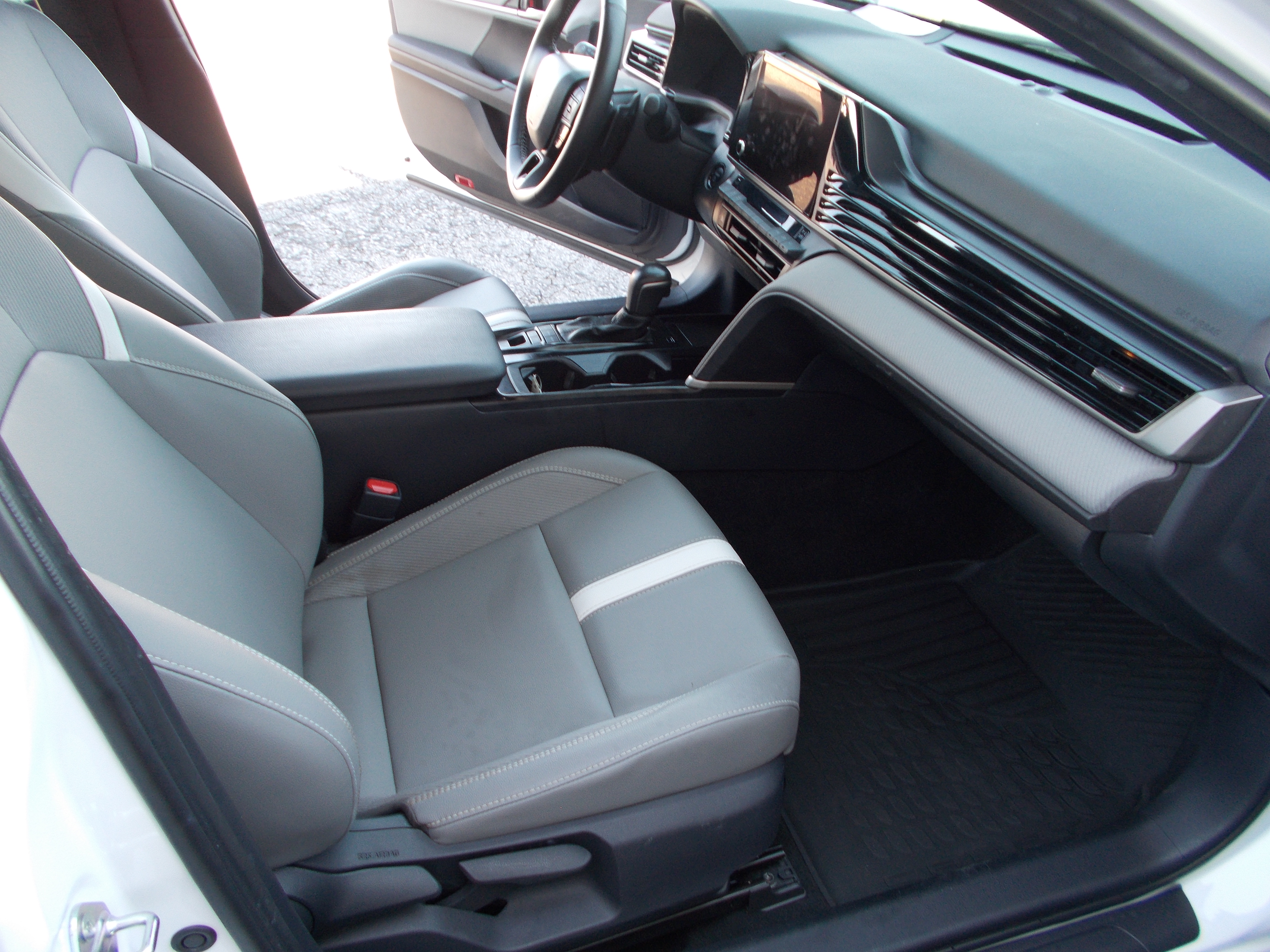 Used 2025 Toyota Camry SE Hybrid FWD image 23