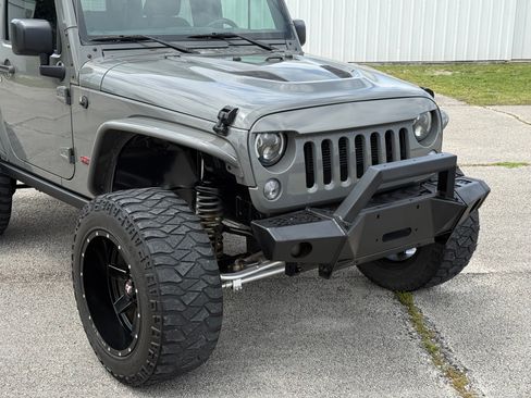 Used 2016 Jeep Wrangler 75th Anniversary AWD/4WD image 58