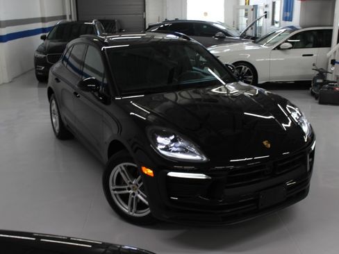 Used 2023 Porsche Macan UNAVAIL AWD/4WD image 13