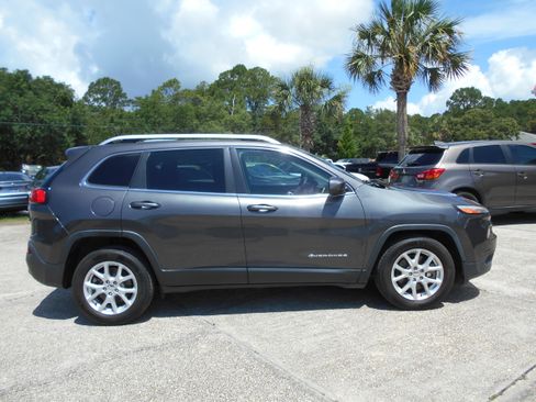 Used 2015 Jeep Cherokee FWD Latitude image 4