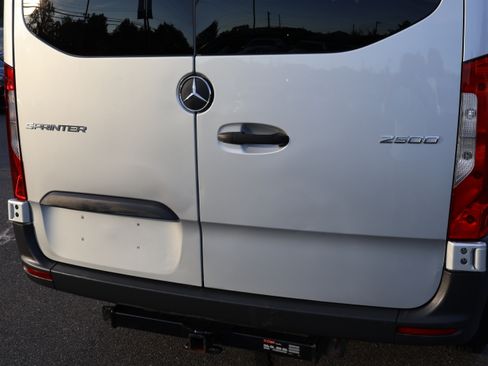 Used 2019 Mercedes-Benz Sprinter 2500 image 9