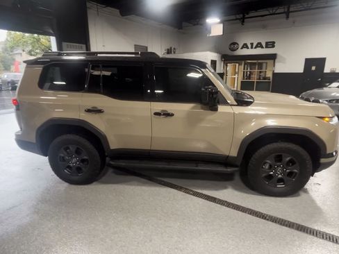 Used 2024 Lexus GX 550 image 7