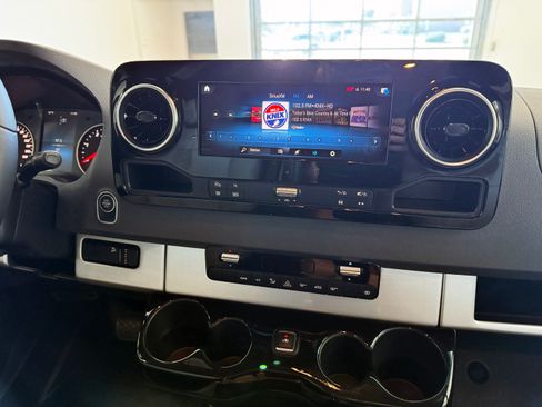 Used 2024 Mercedes-Benz Sprinter 2500 image 31