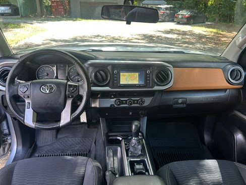 Used 2017 Toyota Tacoma 2WD Access Cab image 17