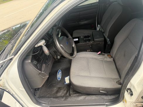 Used 2011 Ford Crown Victoria Police Interceptor RWD image 13