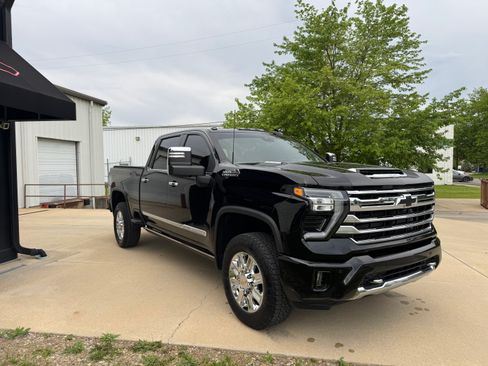 Used 2024 Chevrolet Silverado 3500 High Country AWD/4WD image 5