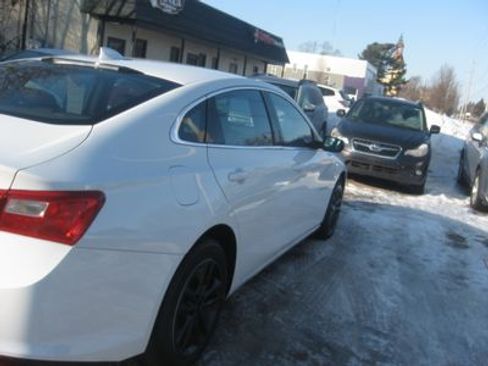 Used 2016 Chevrolet Malibu LT image 4
