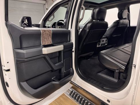 Used 2019 Ford F350 Lariat image 14