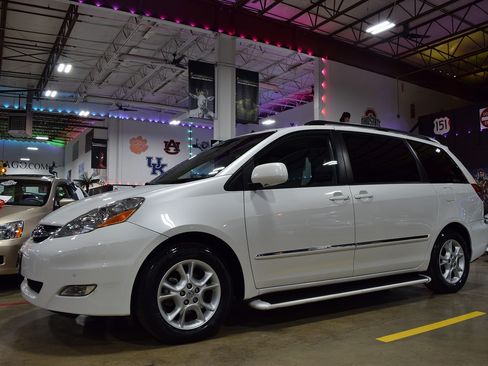 Used 2006 Toyota Sienna XLE Limited image 11