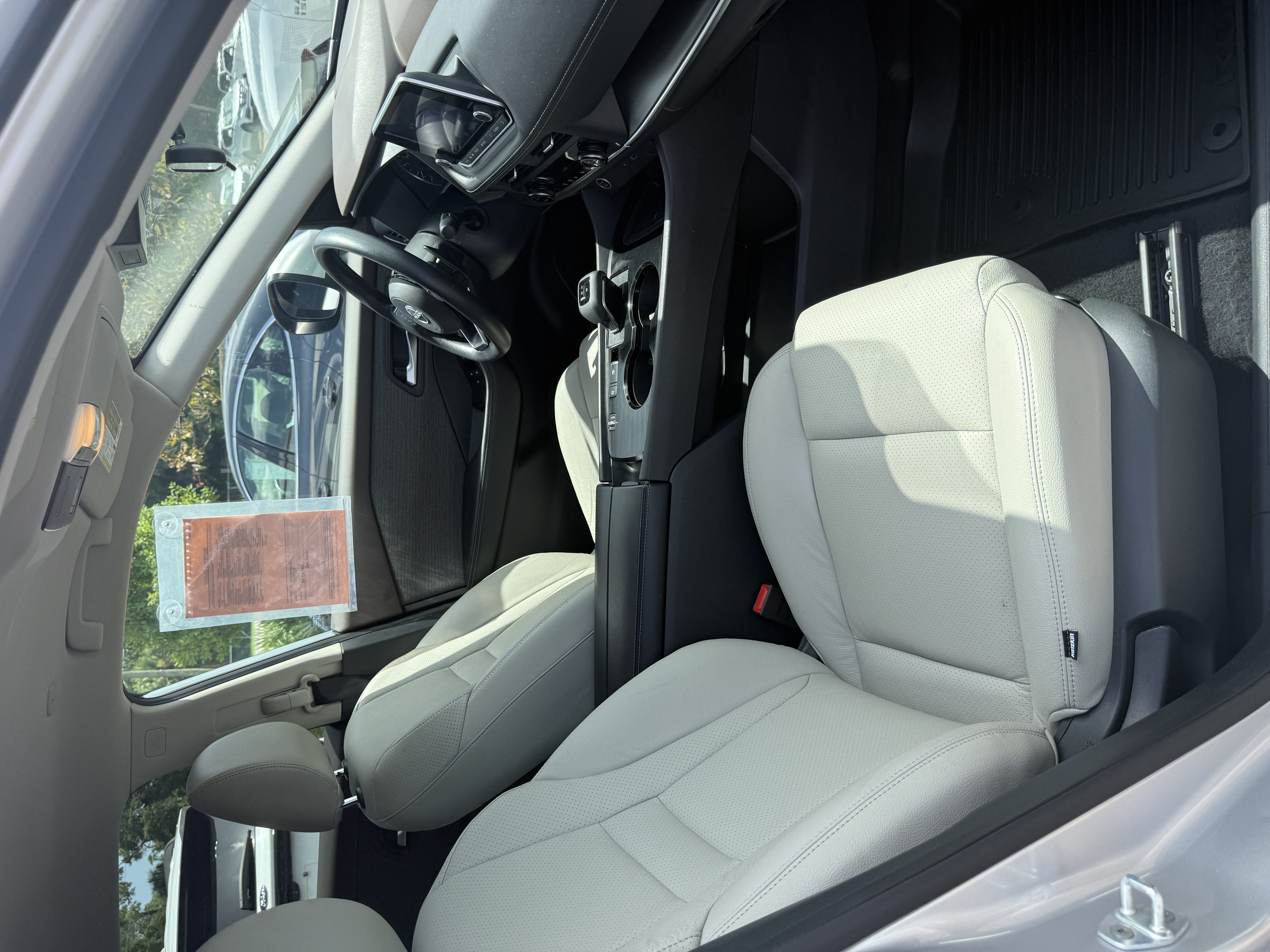 Used 2023 Nissan Rogue FWD SV image 18