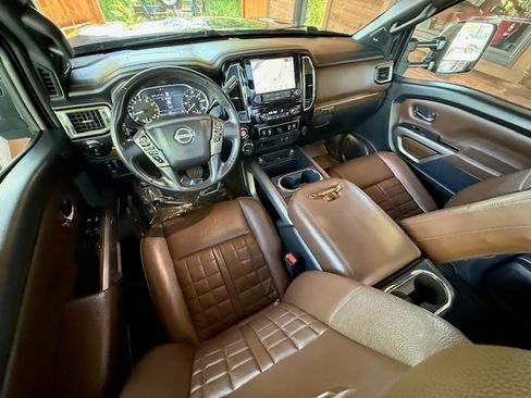 Used 2023 Nissan Titan XD Platinum Reserve image 18