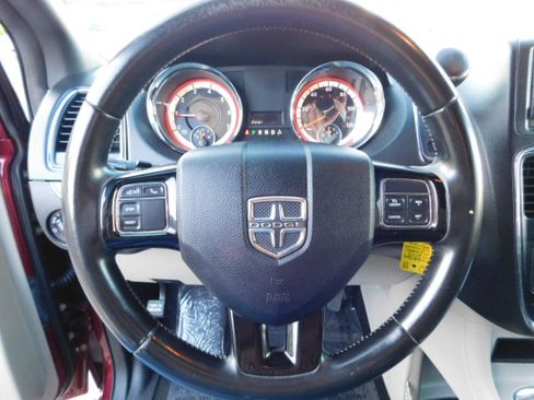 Used 2019 Dodge Grand Caravan SXT image 14