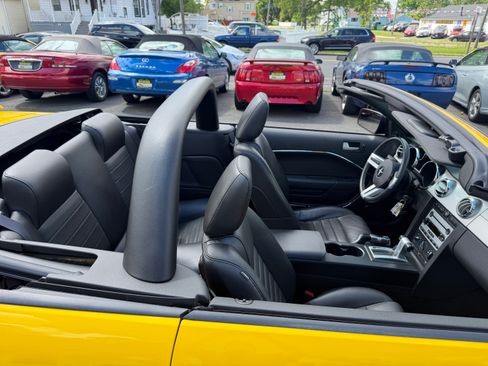 Used 2006 Ford Mustang GT Premium Convertible RWD image 25