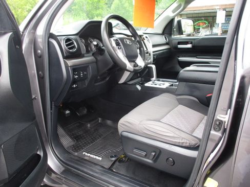 Used 2017 Toyota Tundra SR5 image 22