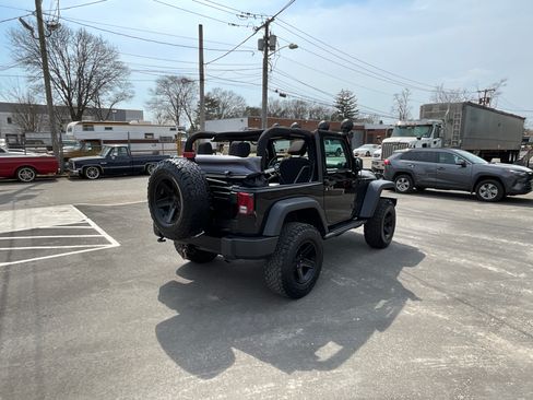 Used 2016 Jeep Wrangler Sport image 5