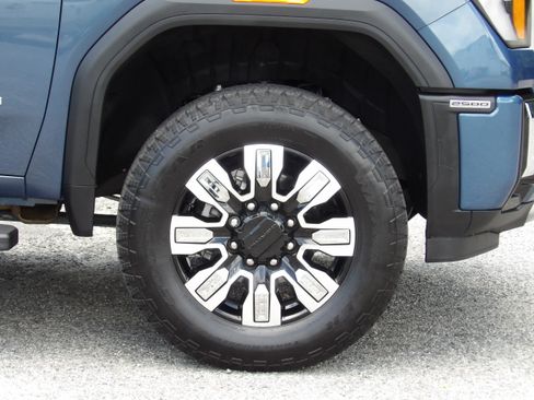 Used 2025 GMC Sierra 2500 4x4 Crew Cab Denali image 14