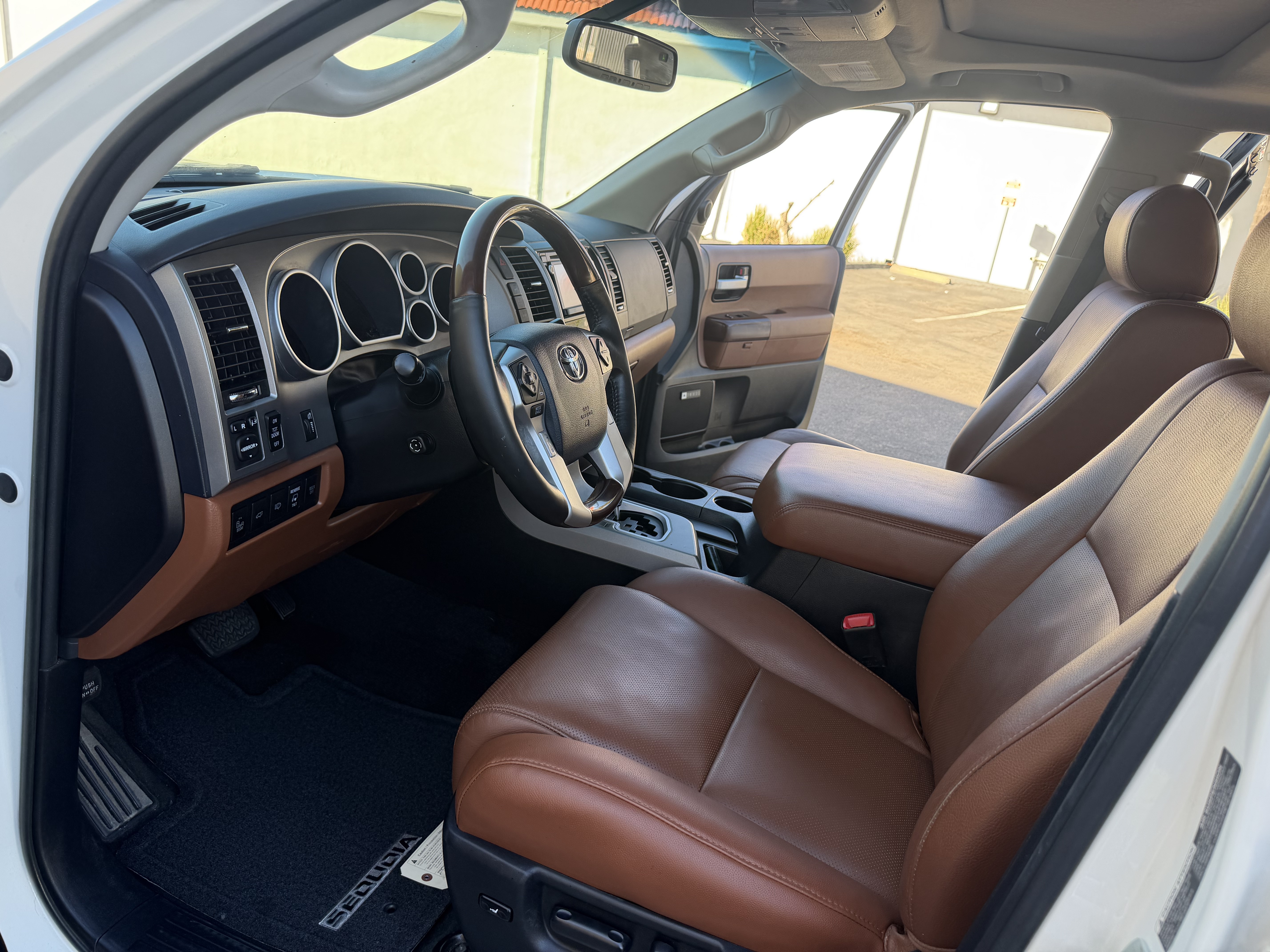 Used 2014 Toyota Sequoia 4WD Platinum image 21