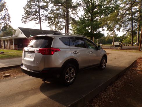 Used 2015 Toyota RAV4 XLE FWD image 6
