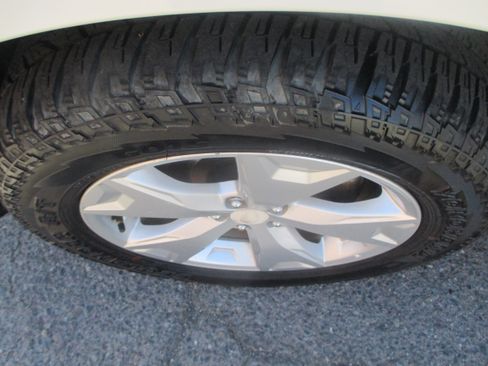 Used 2015 Subaru Forester 2.5i Premium Sport Utility 4D AWD/4WD image 19