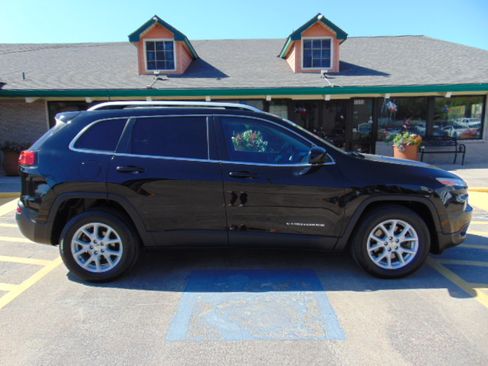 Used 2018 Jeep Cherokee Latitude image 9