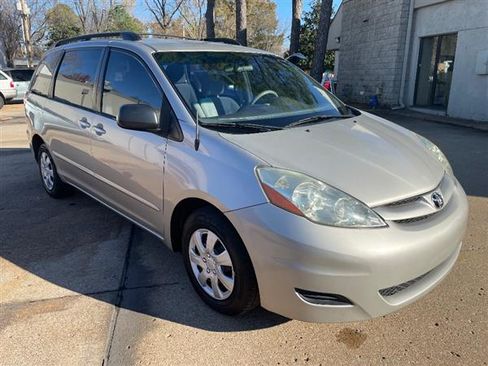 Used 2010 Toyota Sienna CE image 7