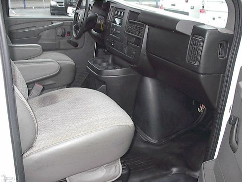 Used 2015 Chevrolet Express 3500 image 11