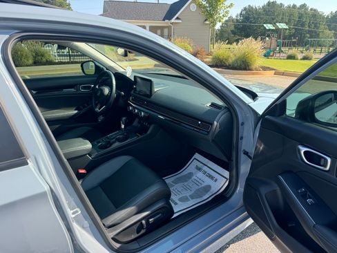 Used 2024 Honda Civic Touring Sedan image 15