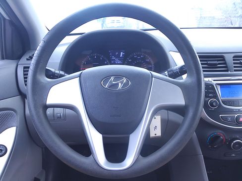 Used 2012 Hyundai Accent GLS image 23