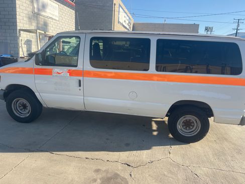 Used 2006 Ford E-350 and Econoline 350 image 7