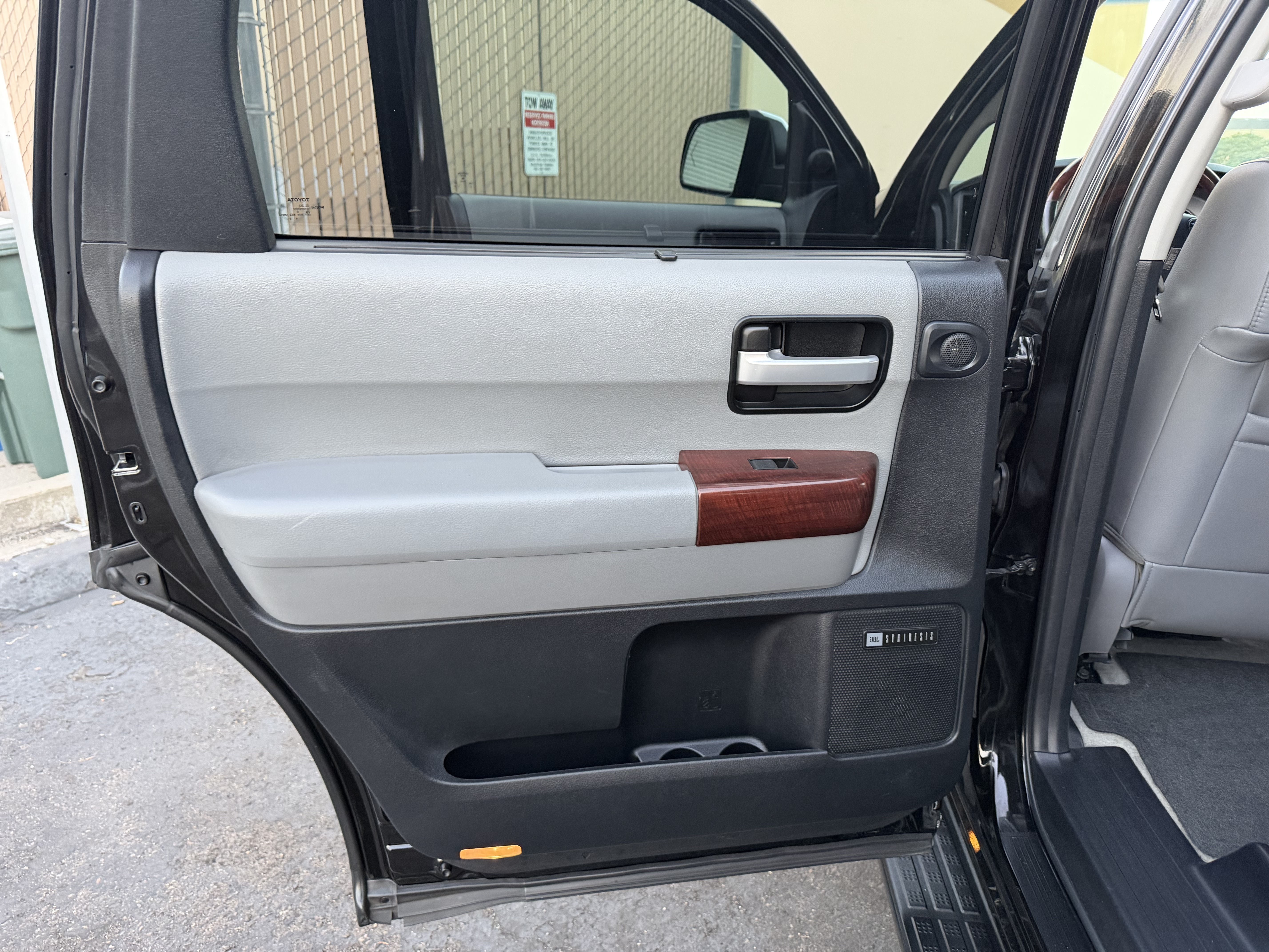 Used 2011 Toyota Sequoia Platinum AWD/4WD image 23