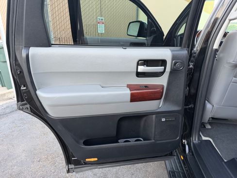 Used 2011 Toyota Sequoia 4WD Platinum image 23