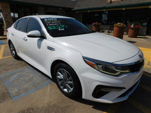 Used 2020 Kia Optima LX image 2