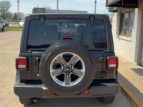 Used 2020 Jeep Wrangler Unlimited Sahara image 5