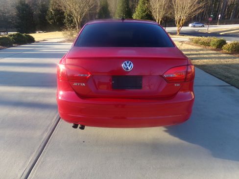 Used 2011 Volkswagen Jetta TDI SE image 4