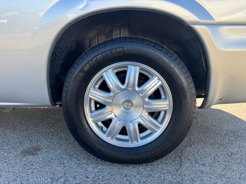 Used 2005 Chrysler Town & Country Touring image 12