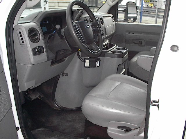 Used 2024 Ford E-450 and Econoline 450 RWD image 17