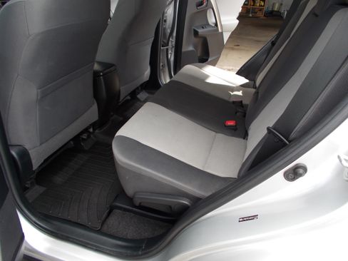 Used 2013 Toyota RAV4 AWD LE image 18