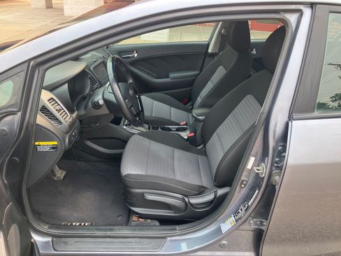 Used 2018 Kia Forte Sedan FWD image 12