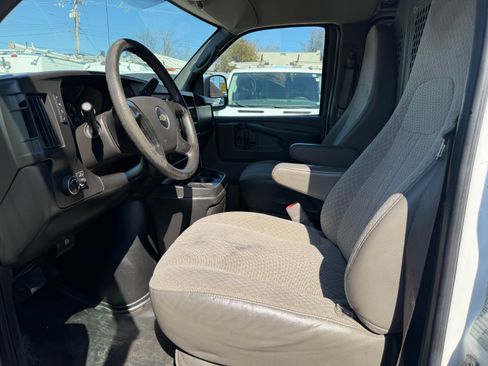 Used 2014 Chevrolet Express 2500 image 11