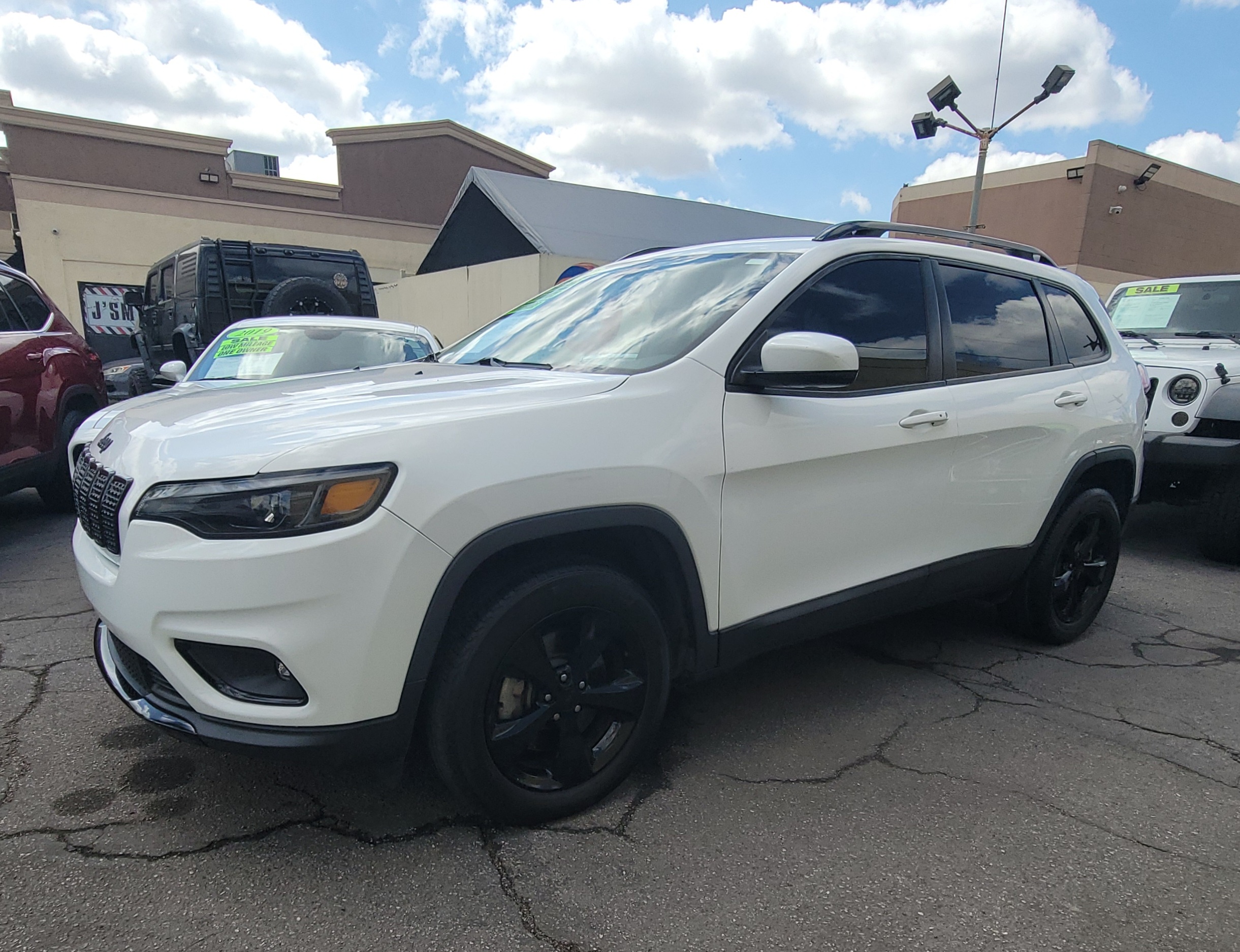 Used 2020 Jeep Cherokee Altitude AWD/4WD image 2