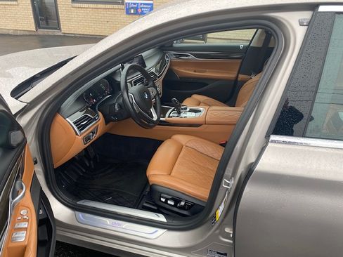 Used 2021 BMW 740i xDrive image 15