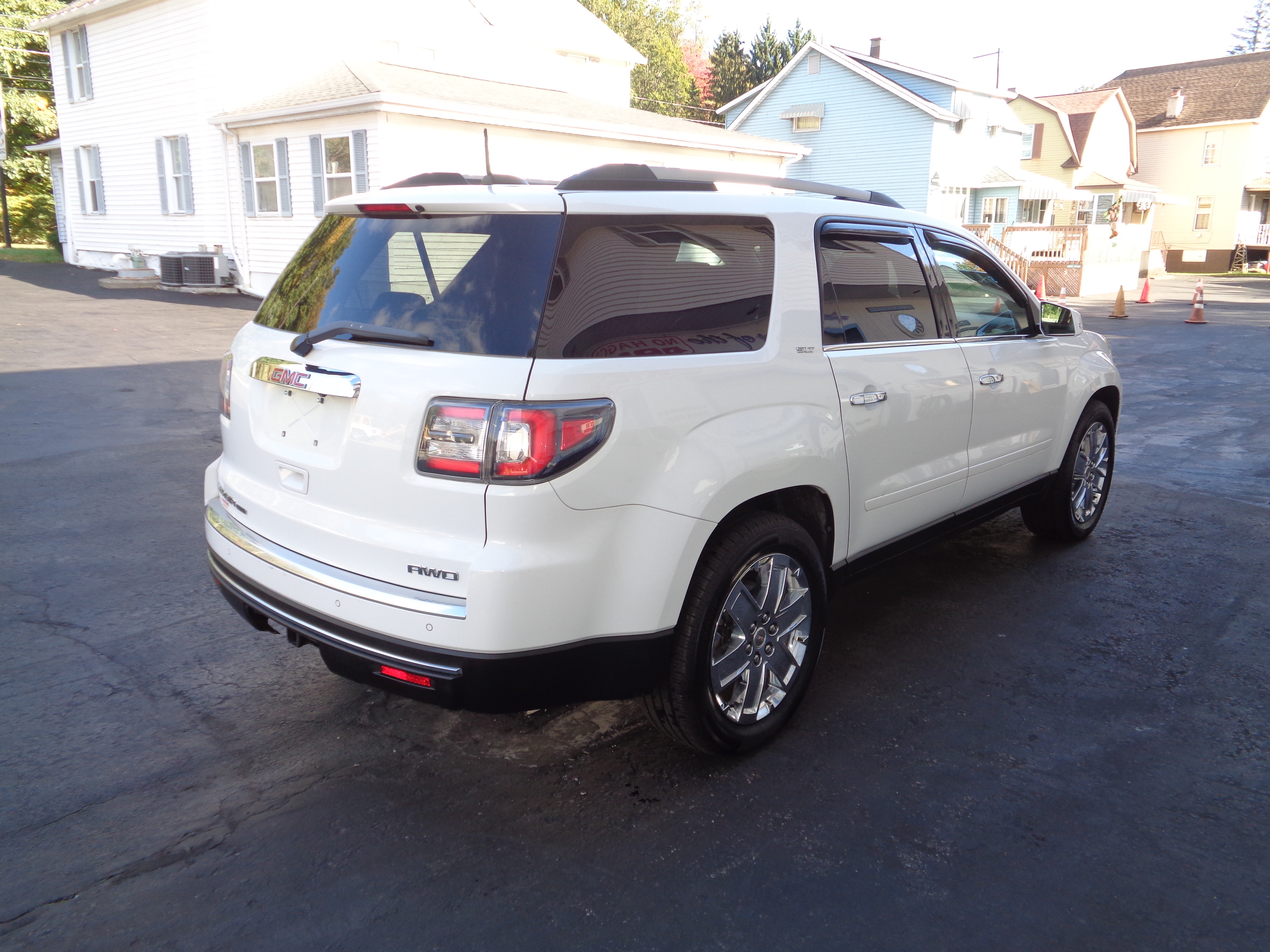 Used 2017 GMC Acadia Limited AWD SLT image 2