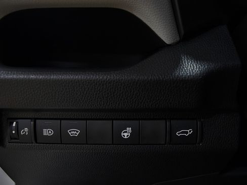 Used 2025 Toyota RAV4 XLE Premium image 31